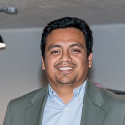 Ronald Barzola headshot